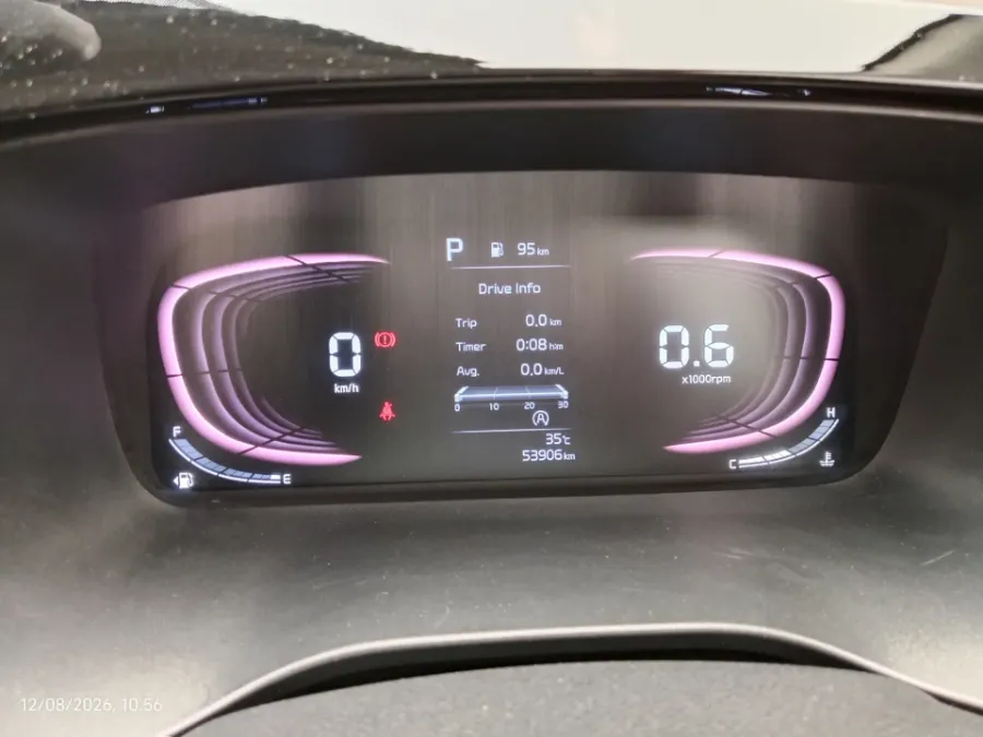 Foto Mobil Bekas Odometer KIA Carens 1.5 tahun 2022