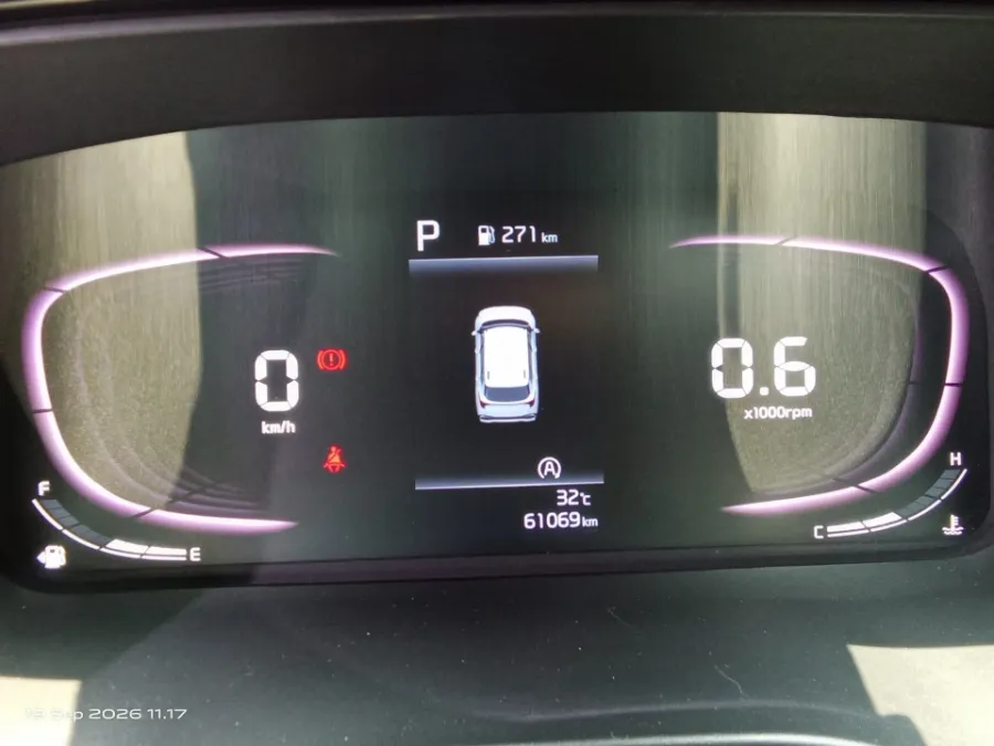 Foto Mobil Bekas Odometer KIA Carens 1.5 tahun 2022