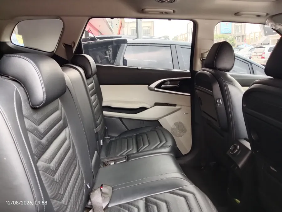Foto Mobil Bekas Kabin Belakang KIA Carens 1.5 tahun 2023