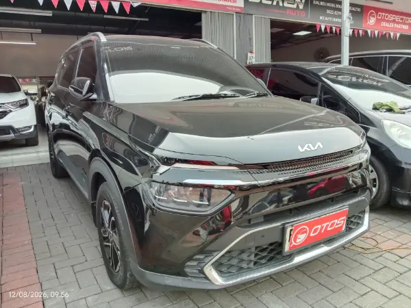 2023 KIA Carens 1.5 - Foto 1 dari 6