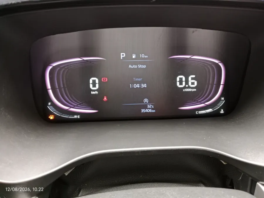 Foto Mobil Bekas Odometer KIA Carens 1.5 tahun 2023