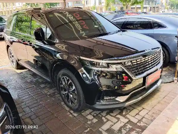 2021 KIA Carnival 2.2 - Foto 1 dari 6