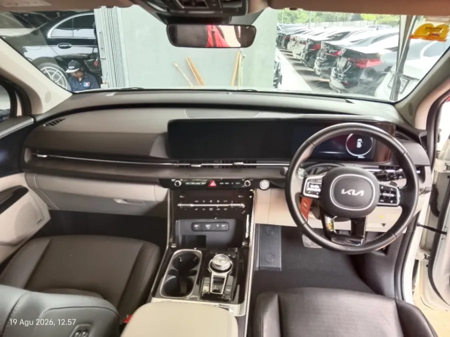 Foto Mobil Bekas Dashboard KIA Carnival 2.2 tahun 2022