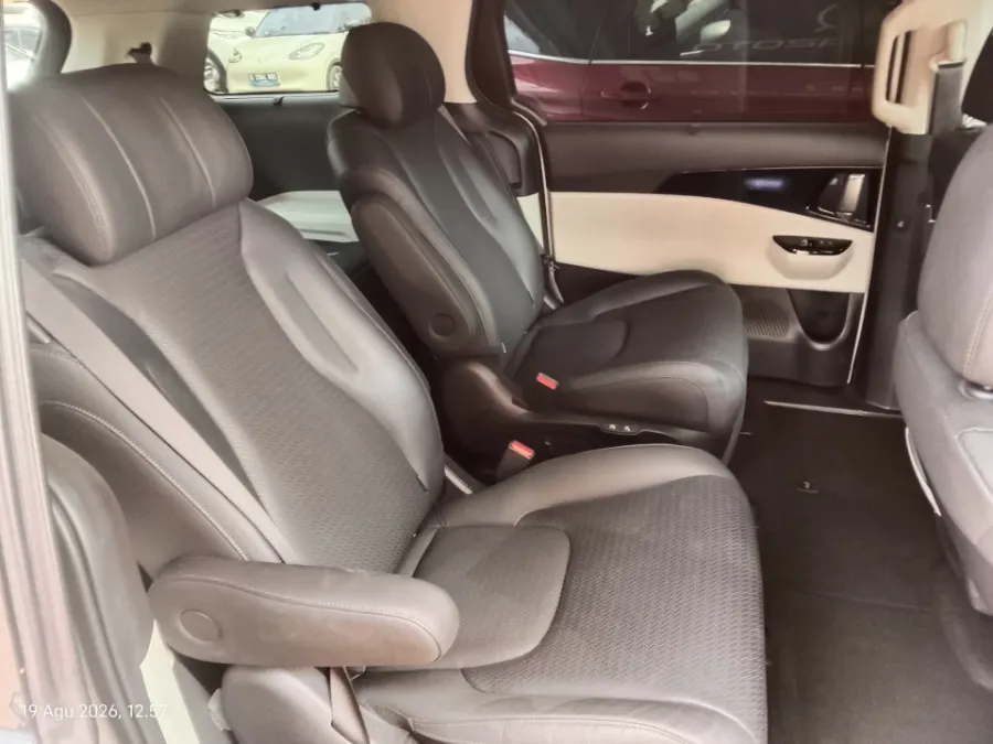 Foto Mobil Bekas Kabin Belakang KIA Carnival 2.2 tahun 2022