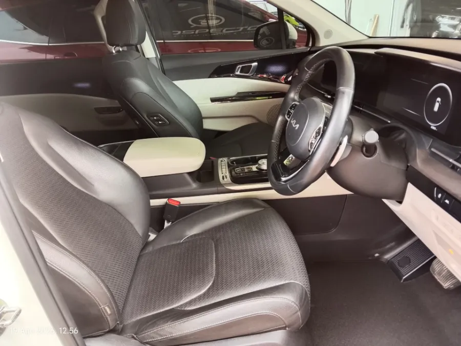 Foto Mobil Bekas Kabin Depan KIA Carnival 2.2 tahun 2022