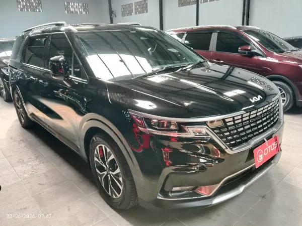 2022 KIA Carnival 2.2 - Foto 1 dari 6