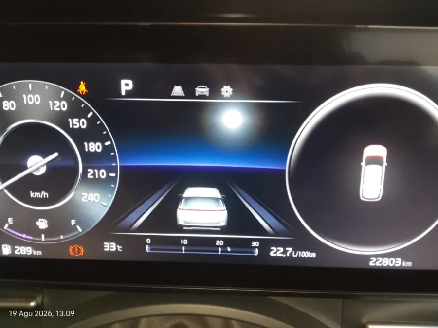 Foto Mobil Bekas Odometer KIA Carnival 2.2 tahun 2022