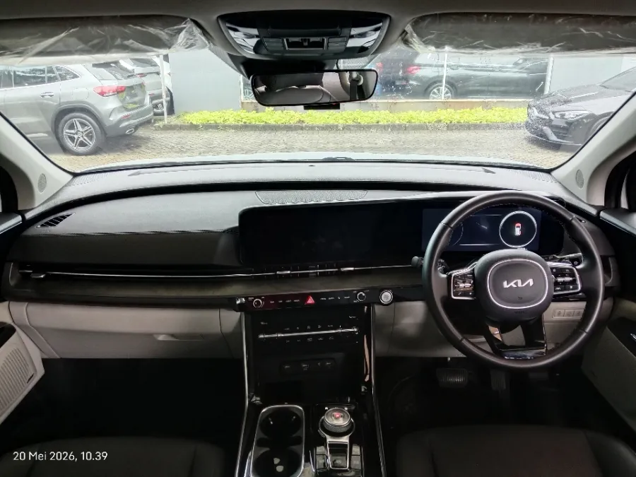 Foto Mobil Bekas Dashboard KIA Carnival 2.2 tahun 2023
