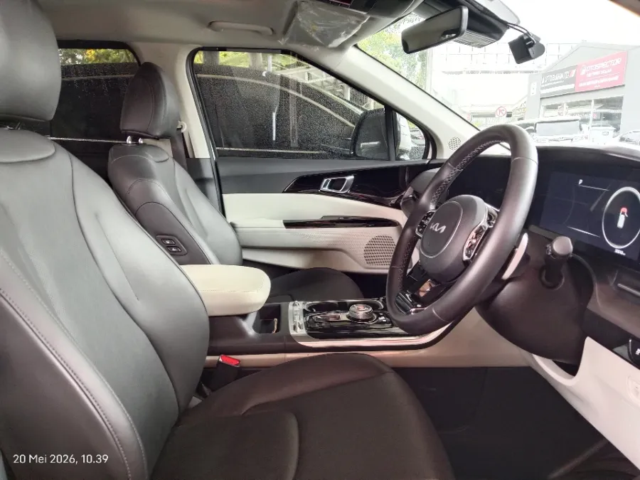Foto Mobil Bekas Kabin Depan KIA Carnival 2.2 tahun 2023