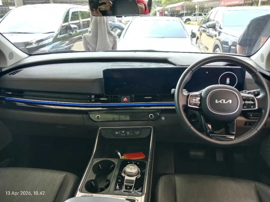 Foto Mobil Bekas Dashboard KIA Carnival 2.2 tahun 2024