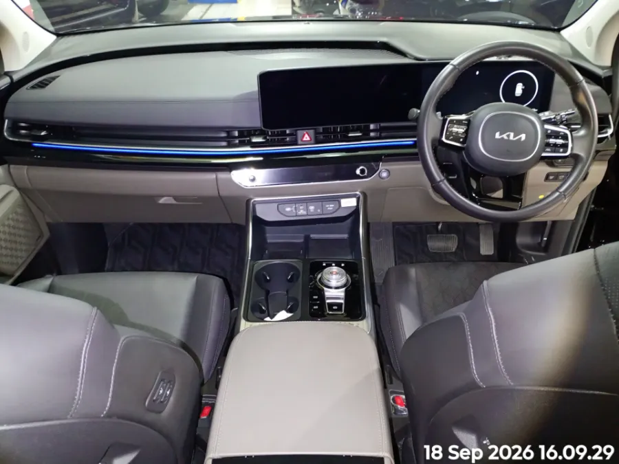 Foto Mobil Bekas Dashboard KIA Carnival 2.2 tahun 2024