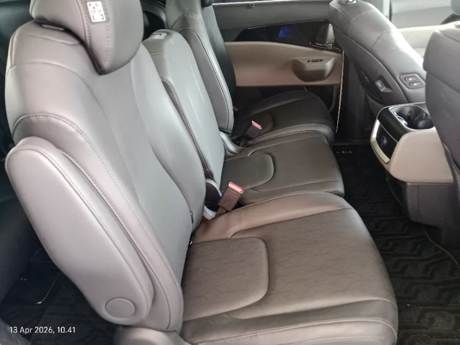 Foto Mobil Bekas Kabin Belakang KIA Carnival 2.2 tahun 2024