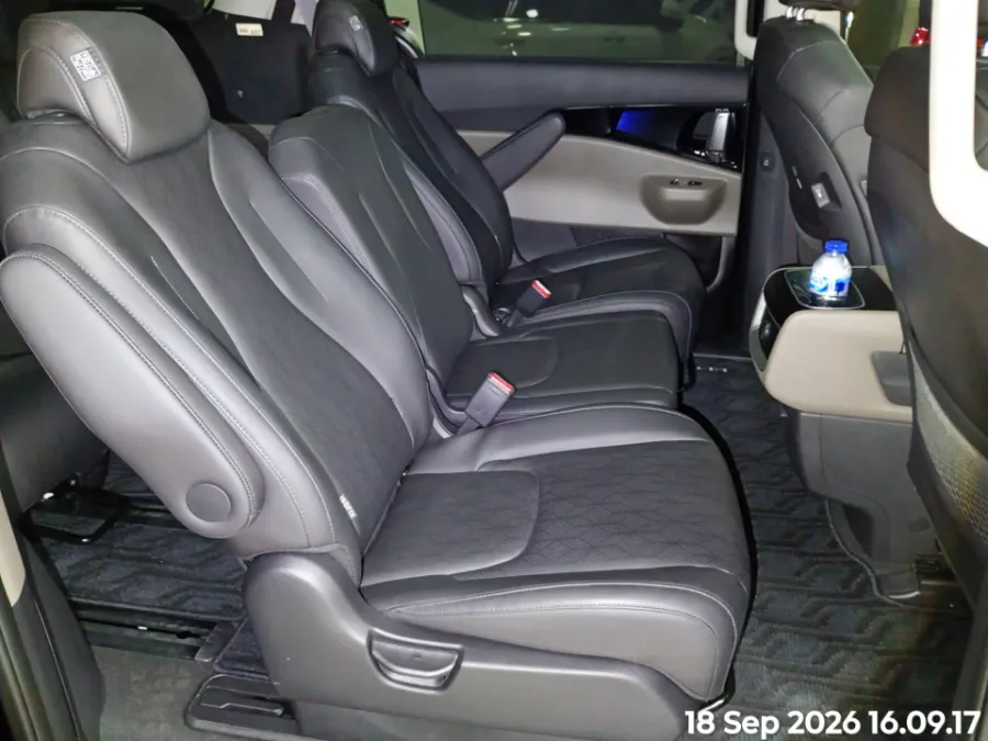 Foto Mobil Bekas Kabin Belakang KIA Carnival 2.2 tahun 2024