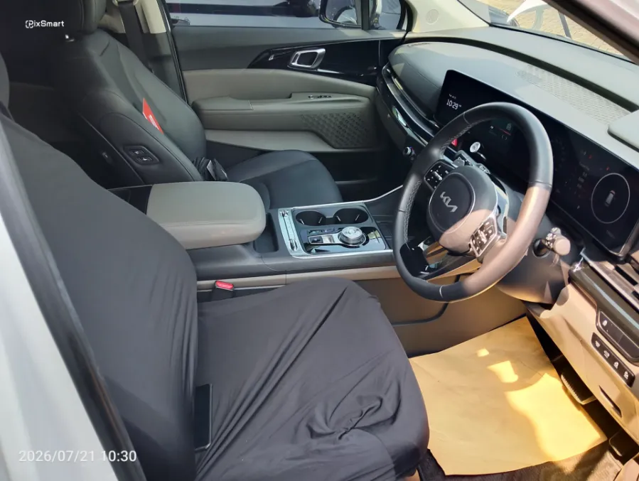 Foto Mobil Bekas Kabin Depan KIA Carnival 2.2 tahun 2024
