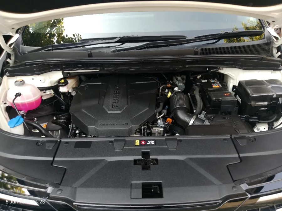 Foto Mobil Bekas Mesin KIA Carnival 2.2 tahun 2024