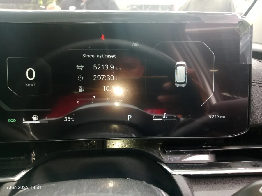 Foto Mobil Bekas Odometer KIA Carnival 2.2 tahun 2024
