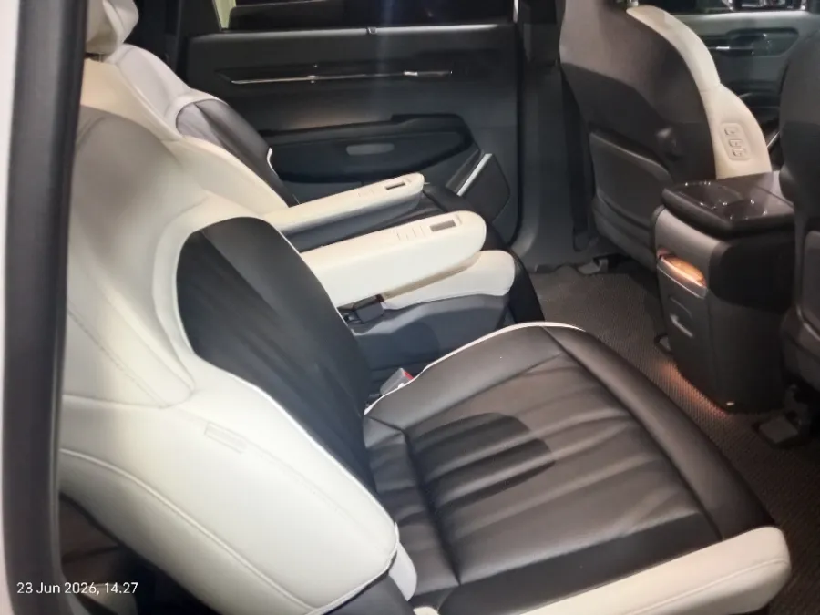 Foto Mobil Bekas Kabin Belakang KIA EV9 Earth tahun 2023