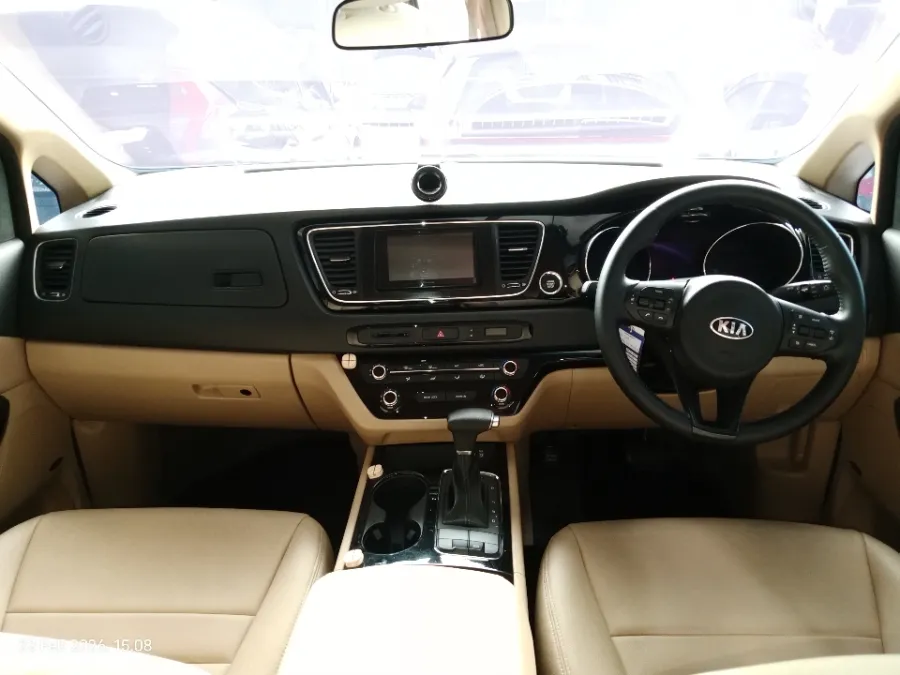 Foto Mobil Bekas Dashboard KIA Grand Sedona 3.3 Ultimate tahun 2018
