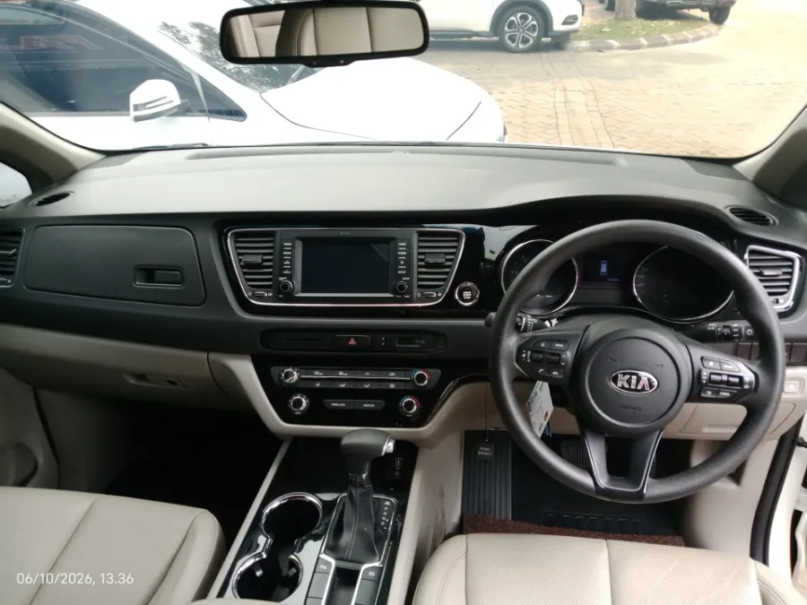 Foto Mobil Bekas Dashboard KIA Sedona 2.2 Diesel tahun 2018