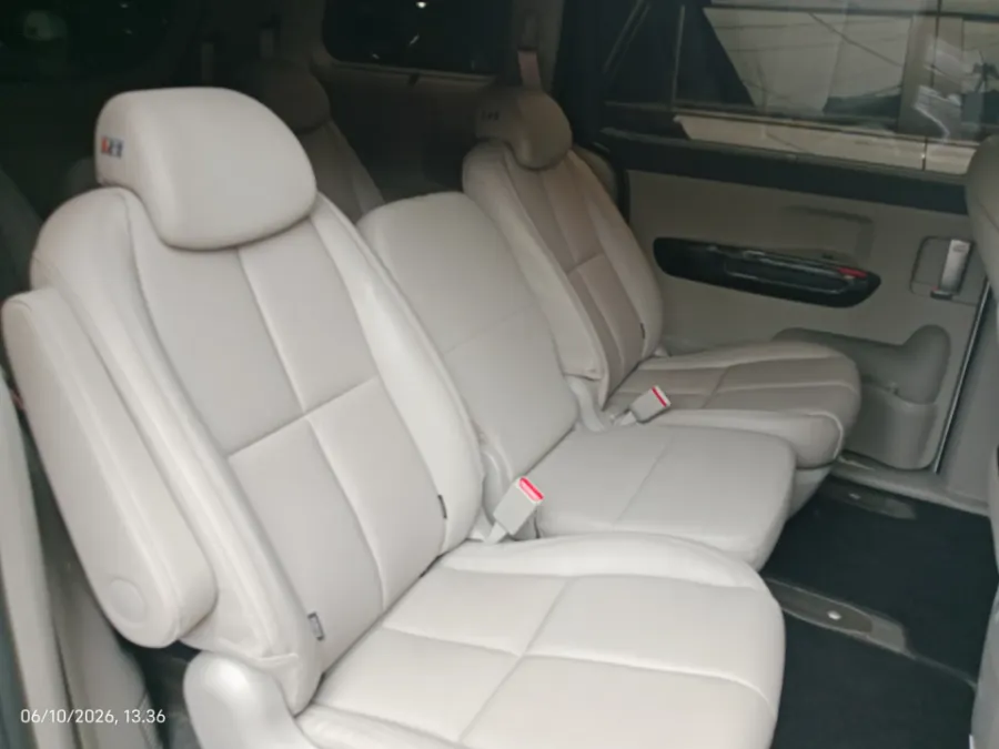 Foto Mobil Bekas Kabin Belakang KIA Sedona 2.2 Diesel tahun 2018