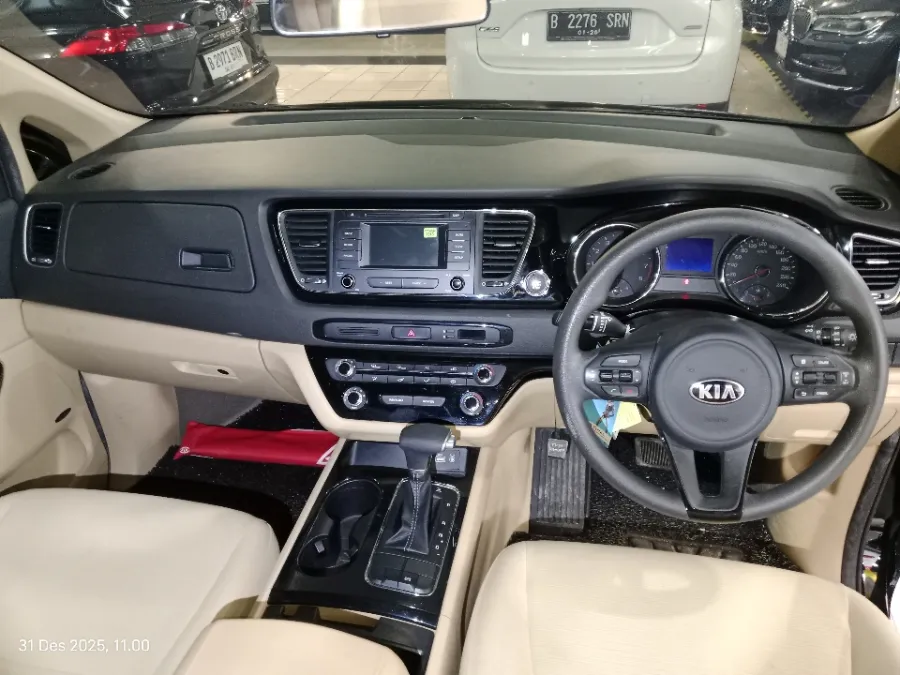 Foto Mobil Bekas Dashboard KIA Sedona 3.3 tahun 2017