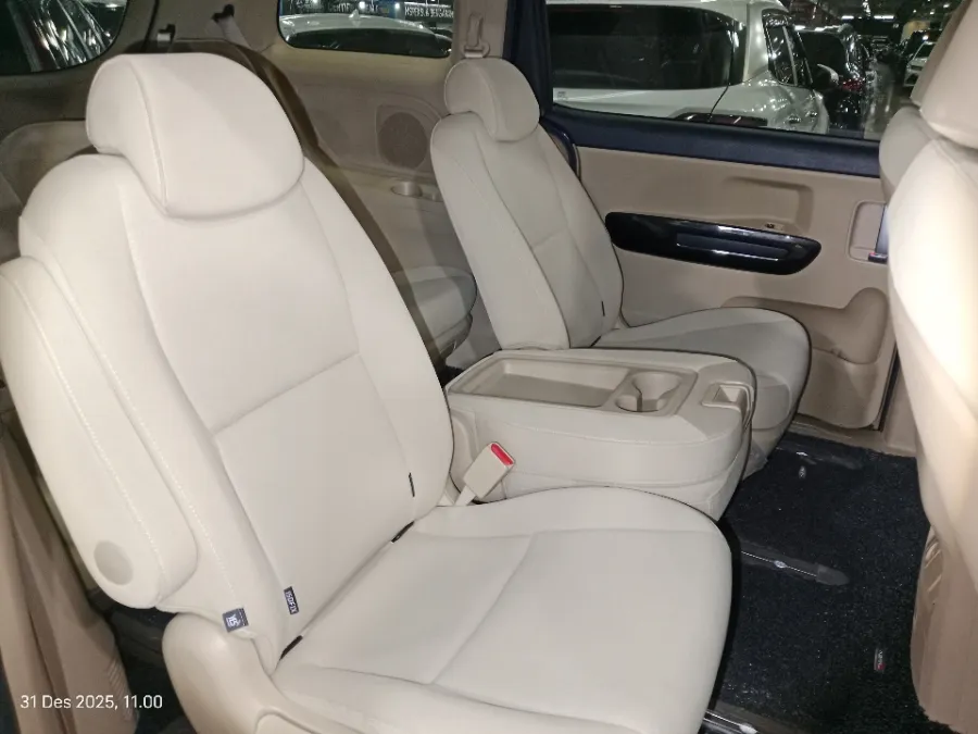 Foto Mobil Bekas Kabin Belakang KIA Sedona 3.3 tahun 2017