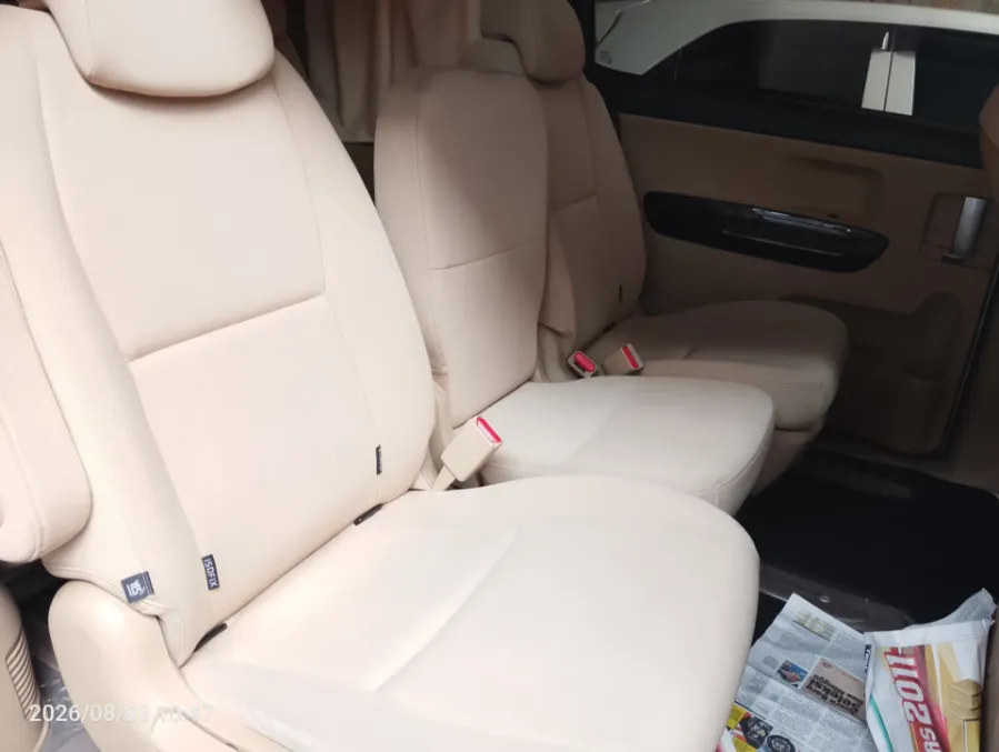 Foto Mobil Bekas Kabin Belakang KIA Sedona 3.3 tahun 2017