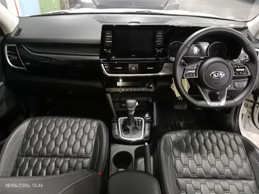 Foto Mobil Bekas Dashboard KIA Seltos 1.4 EX+ tahun 2020