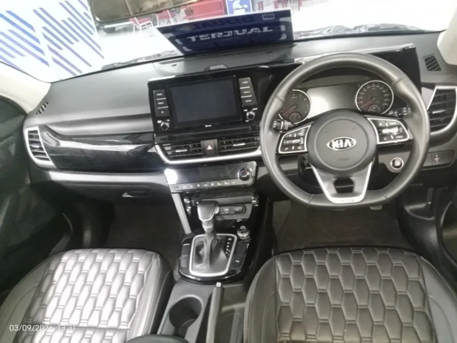 Foto Mobil Bekas Dashboard KIA Seltos 1.4 EX+ tahun 2020