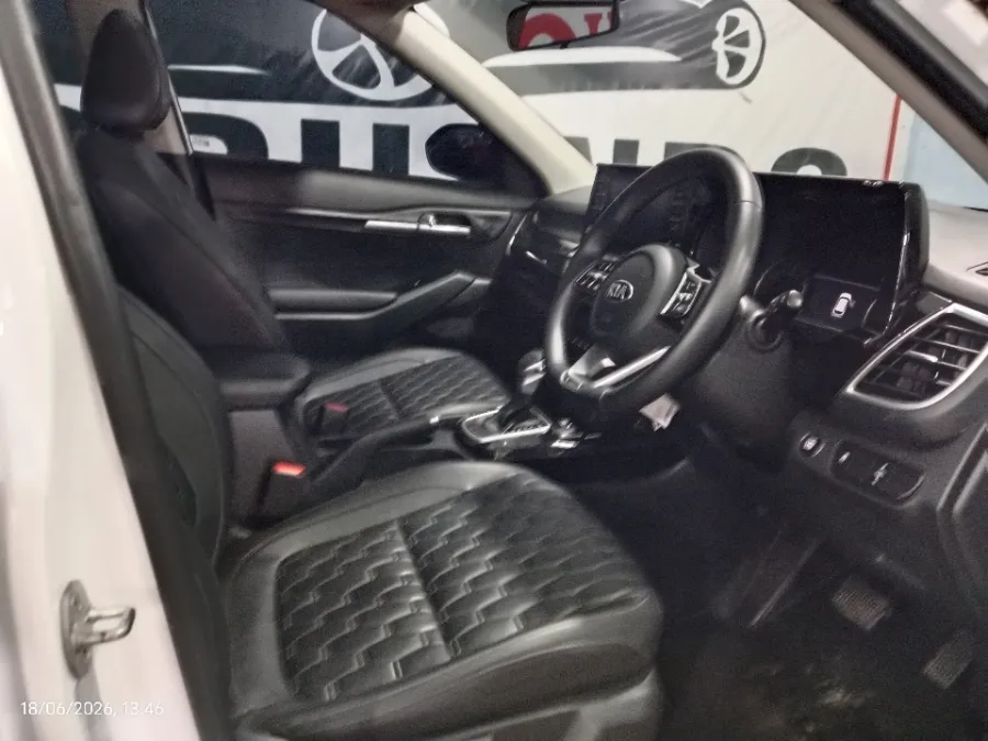 Foto Mobil Bekas Kabin Depan KIA Seltos 1.4 EX+ tahun 2020