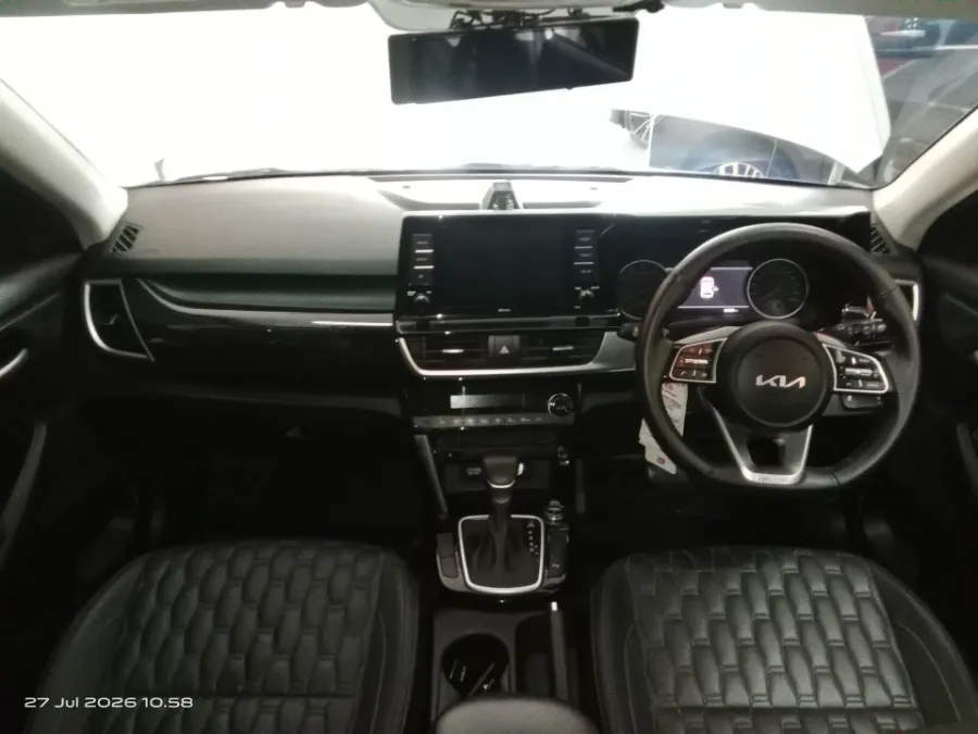 Foto Mobil Bekas Dashboard KIA Seltos 1.4 EX+ tahun 2021