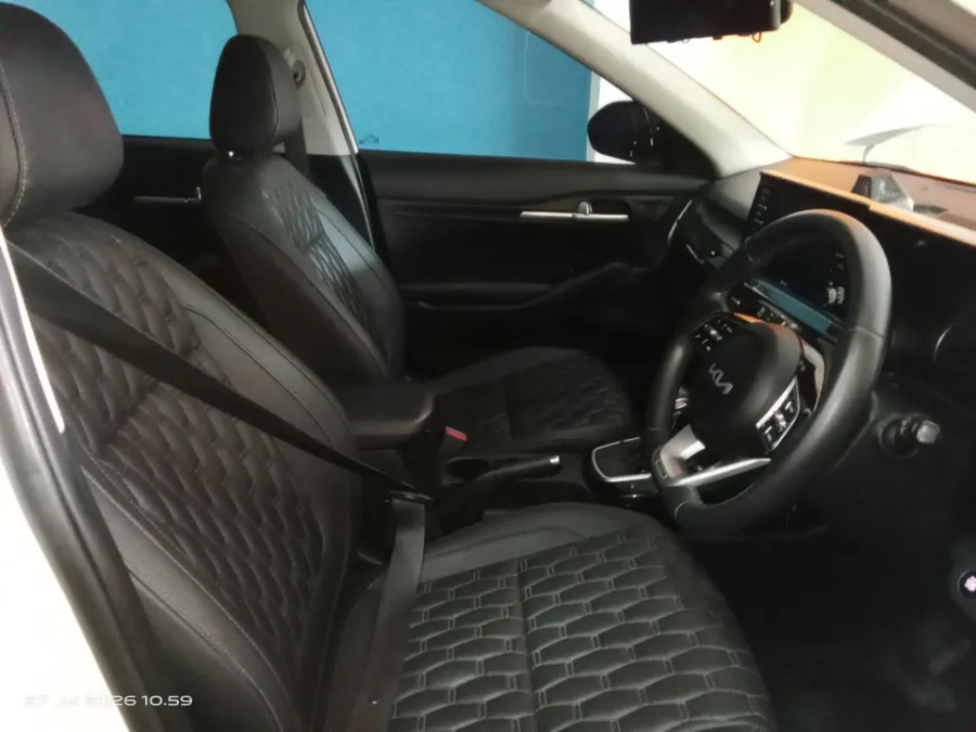 Foto Mobil Bekas Kabin Depan KIA Seltos 1.4 EX+ tahun 2021