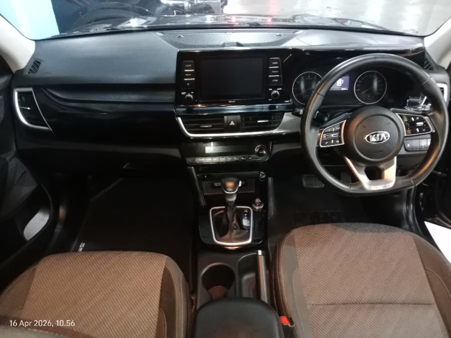 Foto Mobil Bekas Dashboard KIA Seltos 1.4 EX tahun 2020