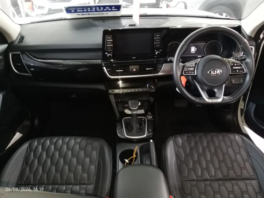 Foto Mobil Bekas Dashboard KIA Seltos 1.4 EX tahun 2021