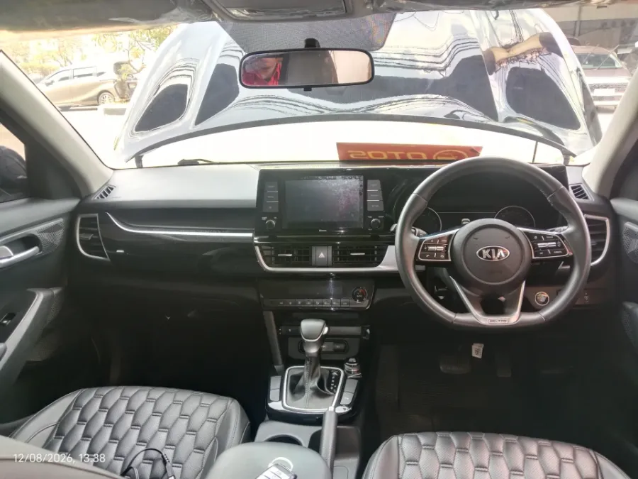 Foto Mobil Bekas Dashboard KIA Seltos 1.4 EX tahun 2021