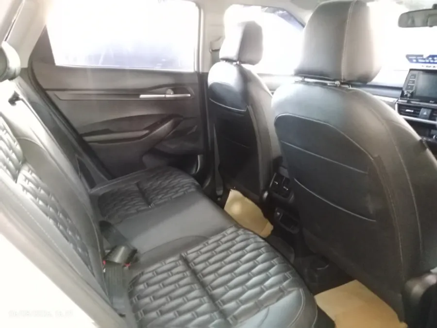 Foto Mobil Bekas Kabin Belakang KIA Seltos 1.4 EX tahun 2021