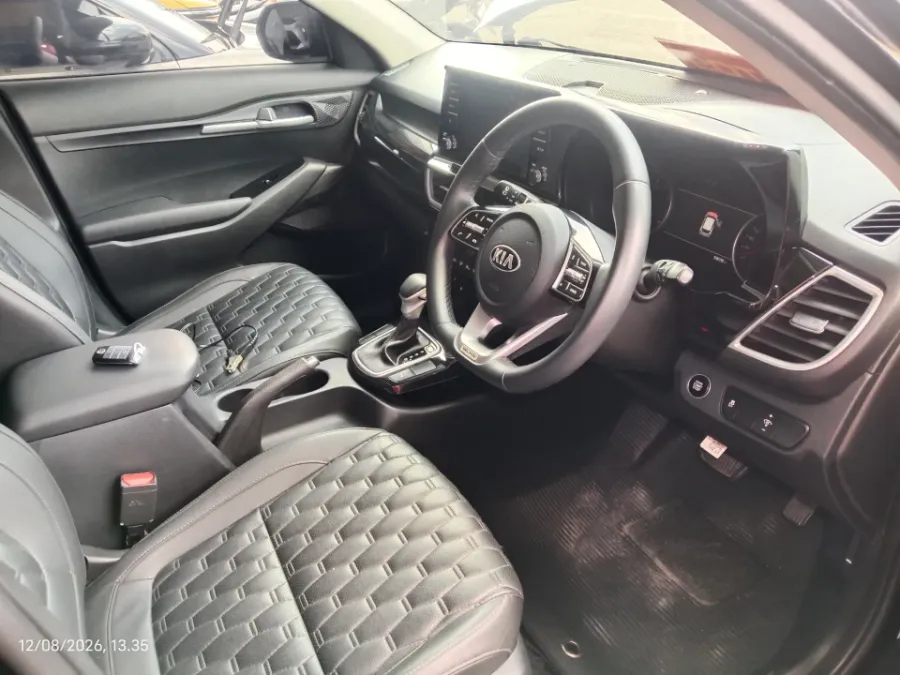 Foto Mobil Bekas Kabin Depan KIA Seltos 1.4 EX tahun 2021