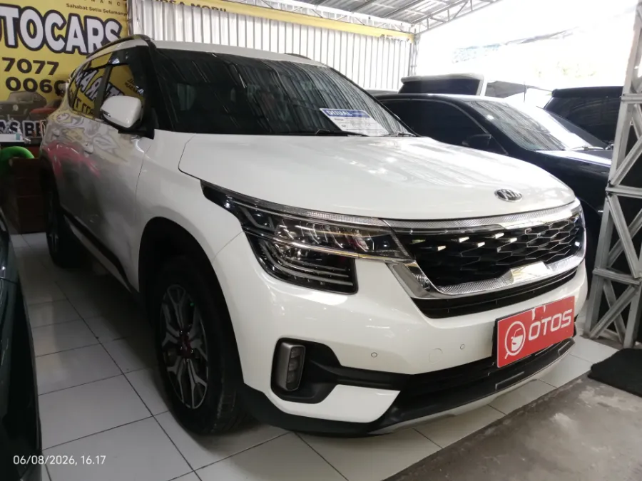 Foto Mobil Bekas Kanan Depan KIA Seltos 1.4 EX tahun 2021