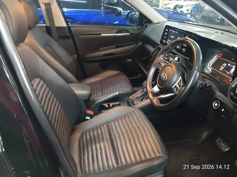 Foto Mobil Bekas Kabin Depan KIA Sonet 1.5 tahun 2020