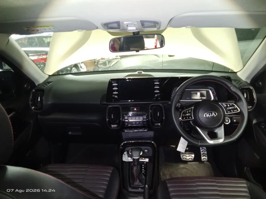 Foto Mobil Bekas Dashboard KIA Sonet 1.5 tahun 2021