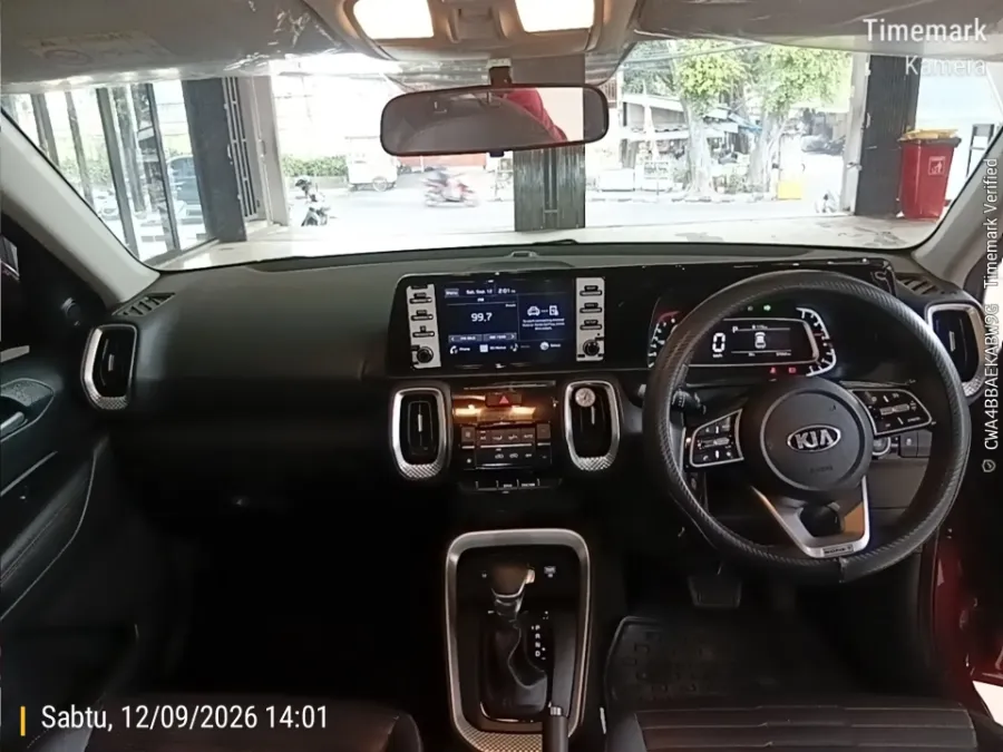 Foto Mobil Bekas Dashboard KIA Sonet 1.5 tahun 2021