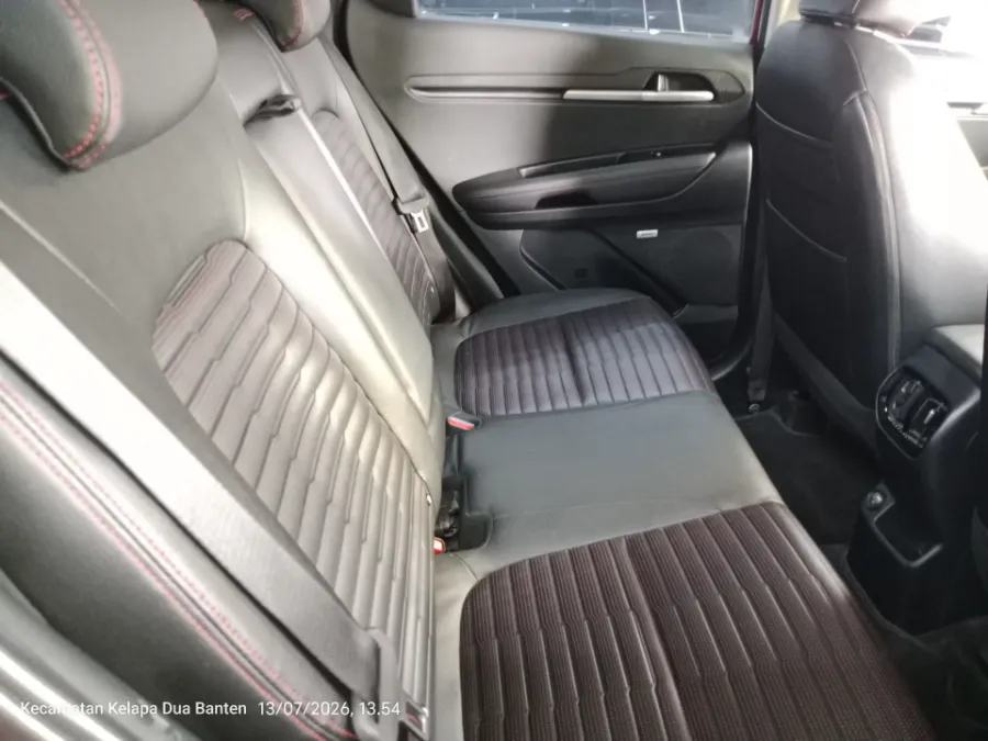 Foto Mobil Bekas Kabin Belakang KIA Sonet 1.5 tahun 2021