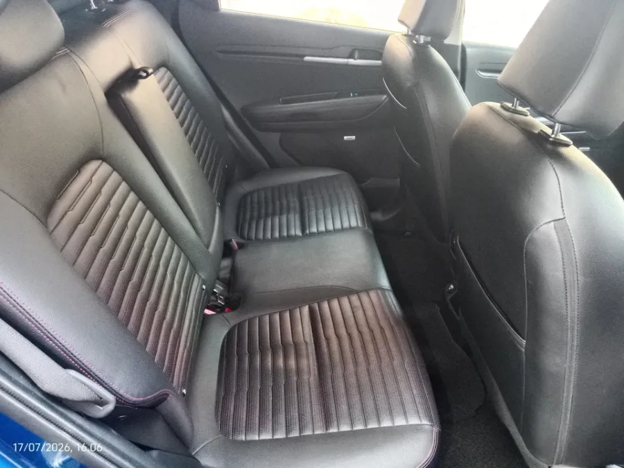Foto Mobil Bekas Kabin Belakang KIA Sonet 1.5 tahun 2021