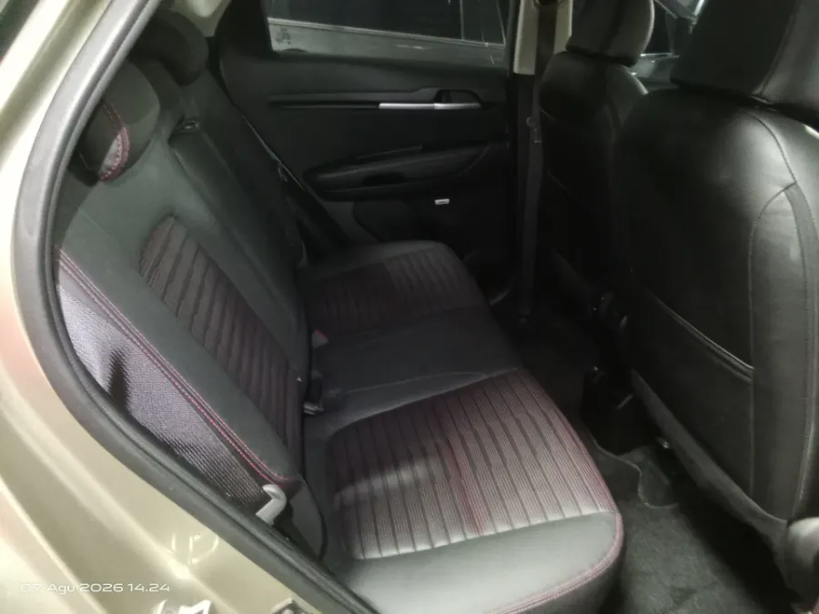 Foto Mobil Bekas Kabin Belakang KIA Sonet 1.5 tahun 2021