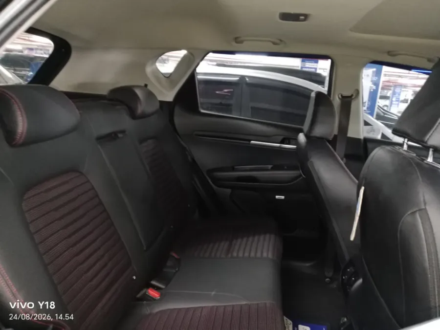 Foto Mobil Bekas Kabin Belakang KIA Sonet 1.5 tahun 2021