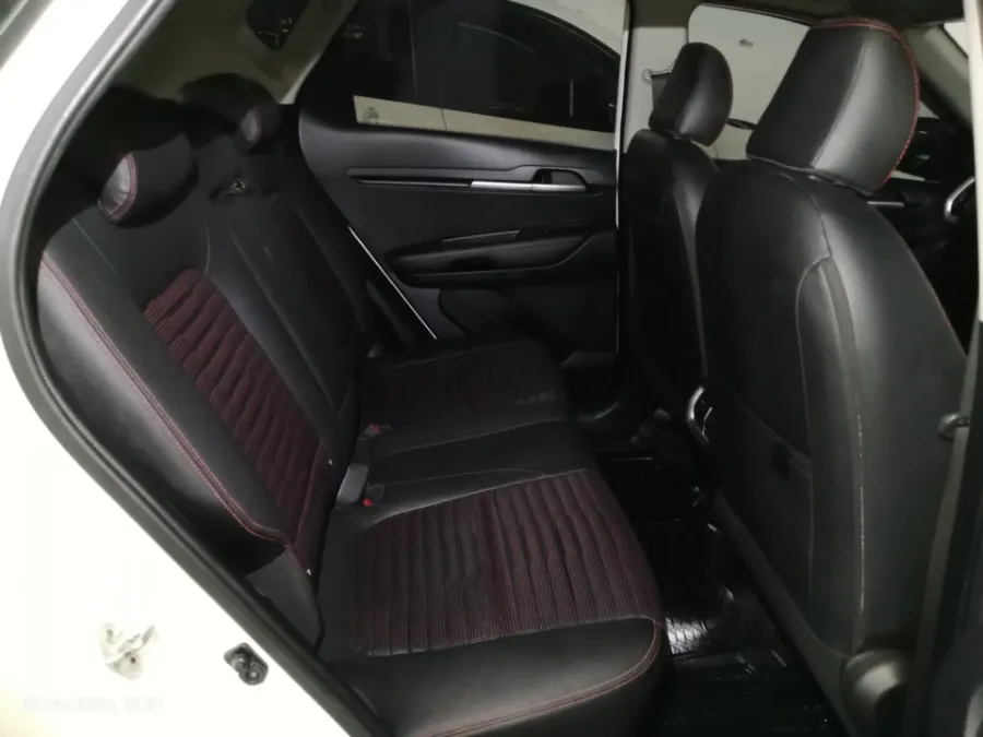 Foto Mobil Bekas Kabin Belakang KIA Sonet 1.5 tahun 2021