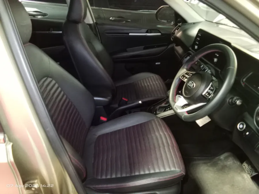 Foto Mobil Bekas Kabin Depan KIA Sonet 1.5 tahun 2021
