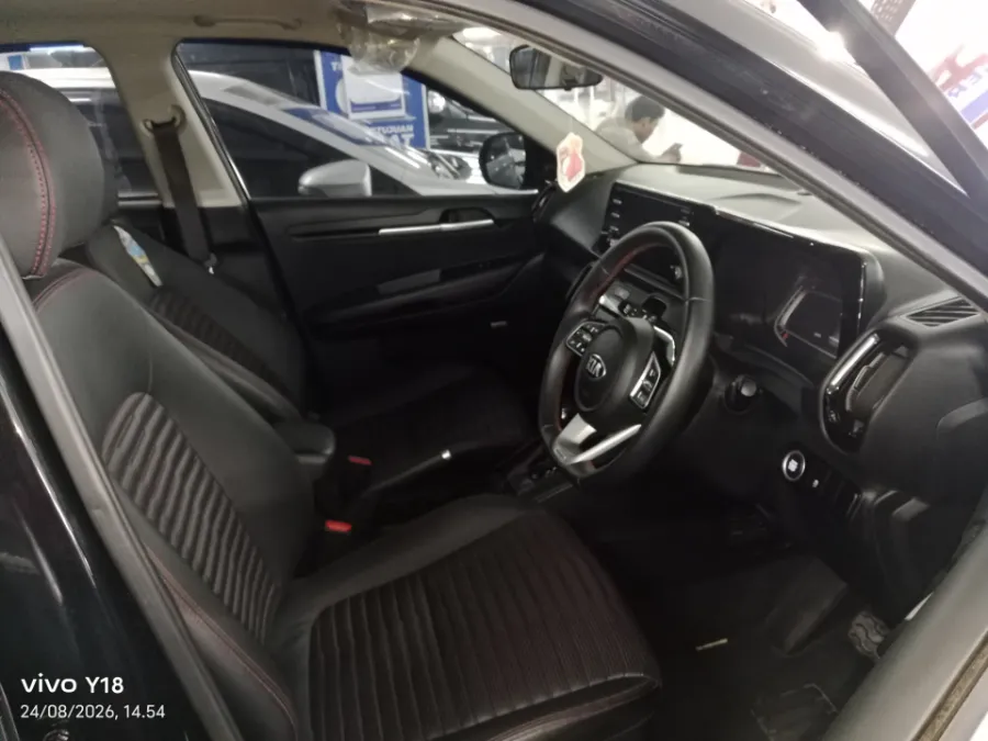 Foto Mobil Bekas Kabin Depan KIA Sonet 1.5 tahun 2021