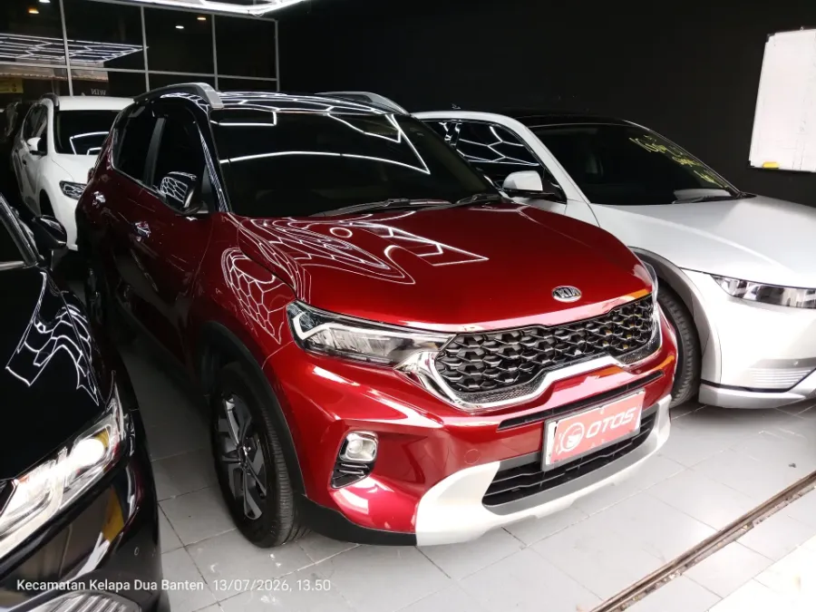 Foto Mobil Bekas Kanan Depan KIA Sonet 1.5 tahun 2021