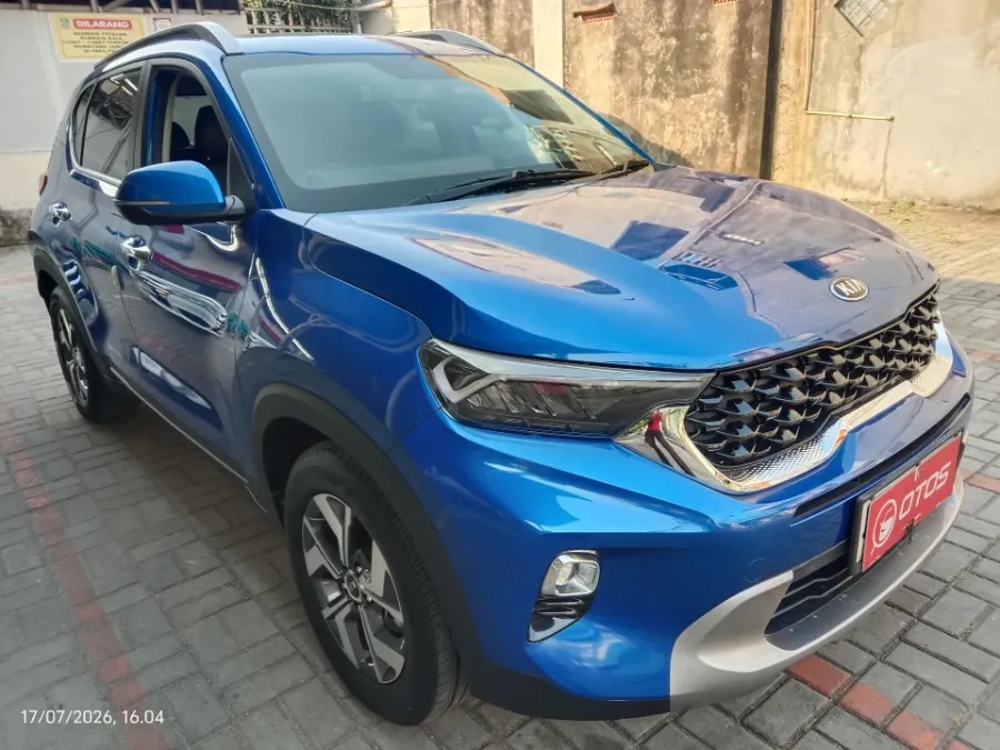 Foto Mobil Bekas Kanan Depan KIA Sonet 1.5 tahun 2021